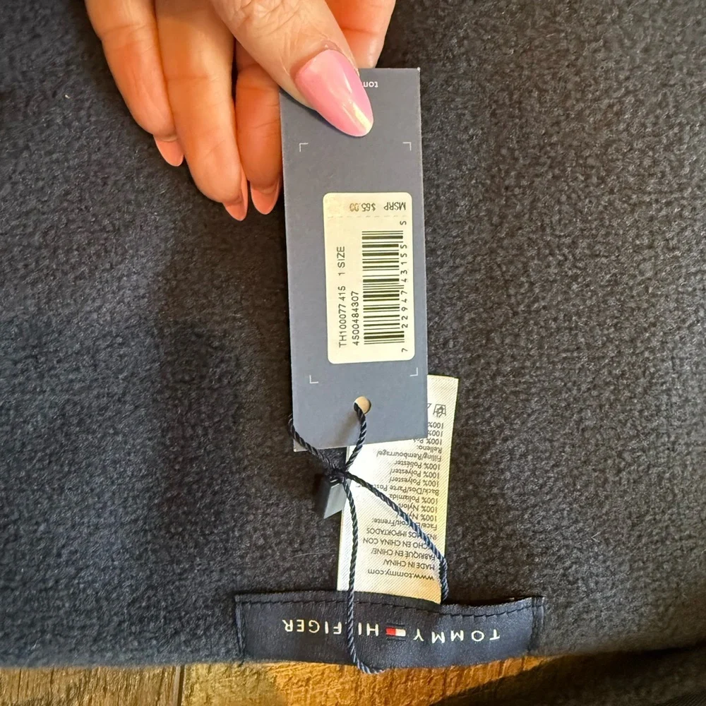 Tommy Hilfiger Blue and Red Striped Scarf NWT - Picture 2 of 3